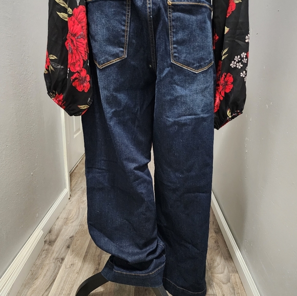 Women's Wide-leg Jeans - Picture 7 of 7